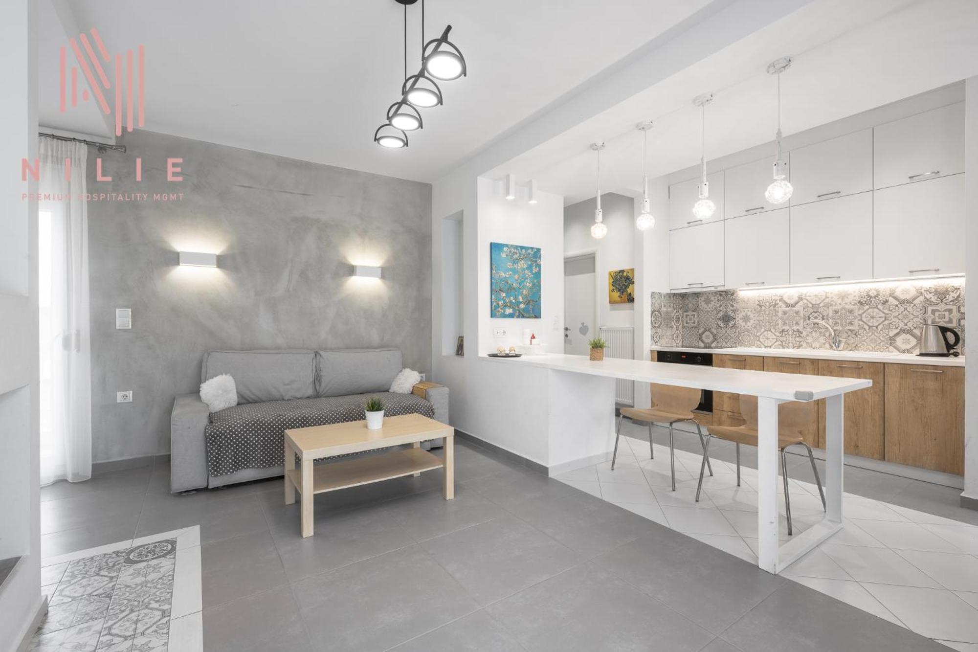 Pendente, Nilie Hospitality Mgmt