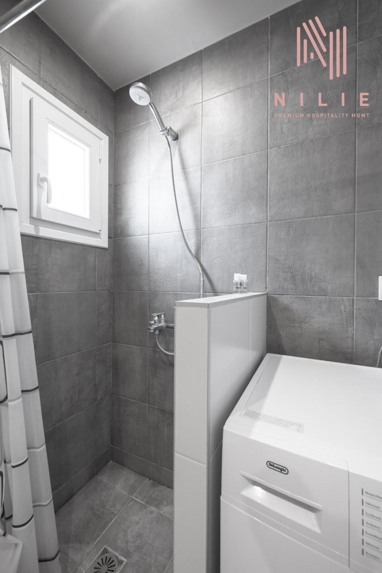 Pendente, Nilie Hospitality Mgmt Apartment